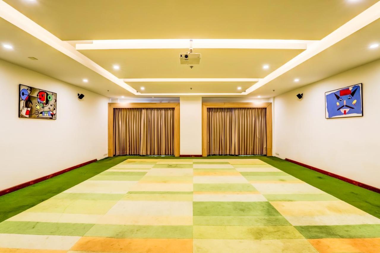 Lemon Tree Hotel Electronics City Bangalore Exterior photo