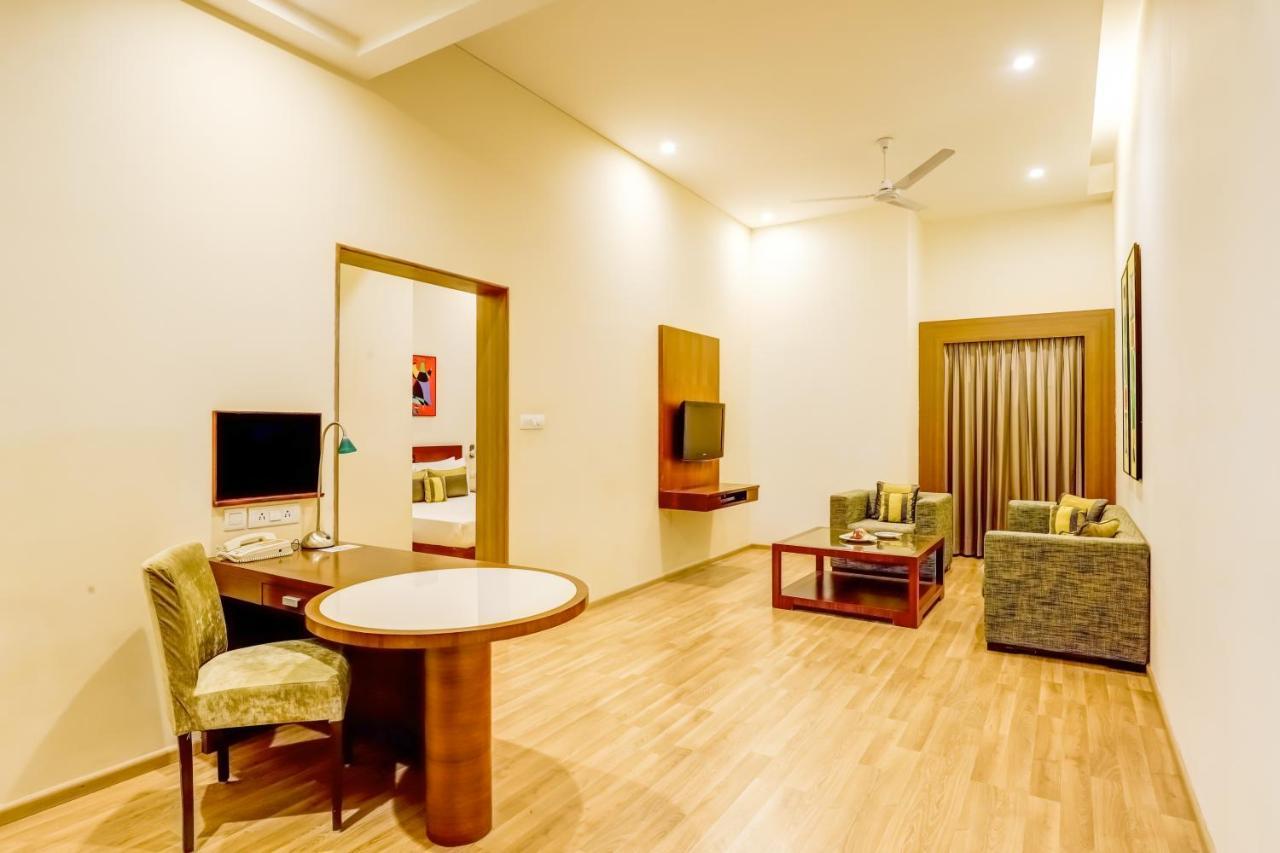 Lemon Tree Hotel Electronics City Bangalore Exterior photo