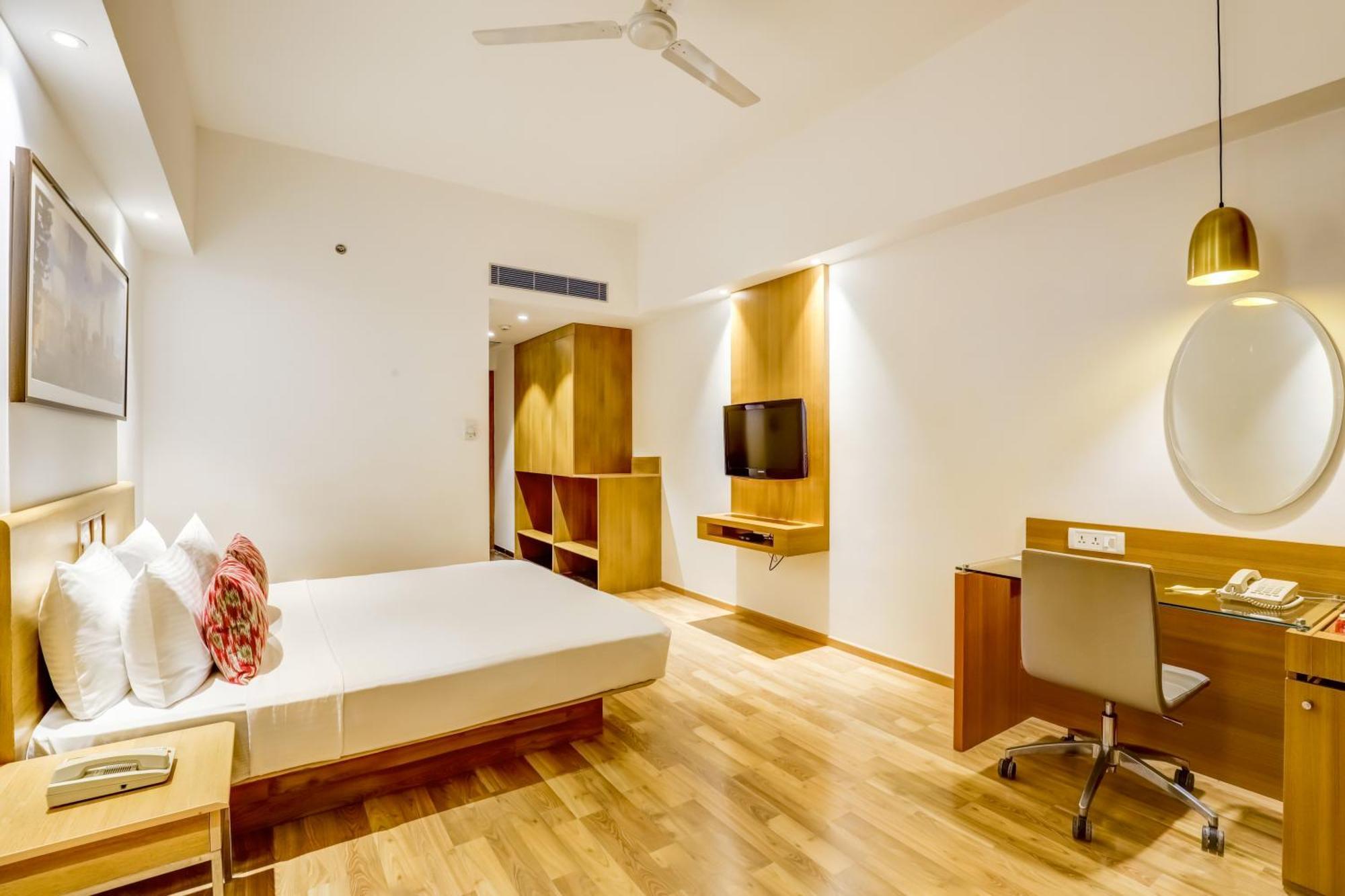 Lemon Tree Hotel Electronics City Bangalore Exterior photo