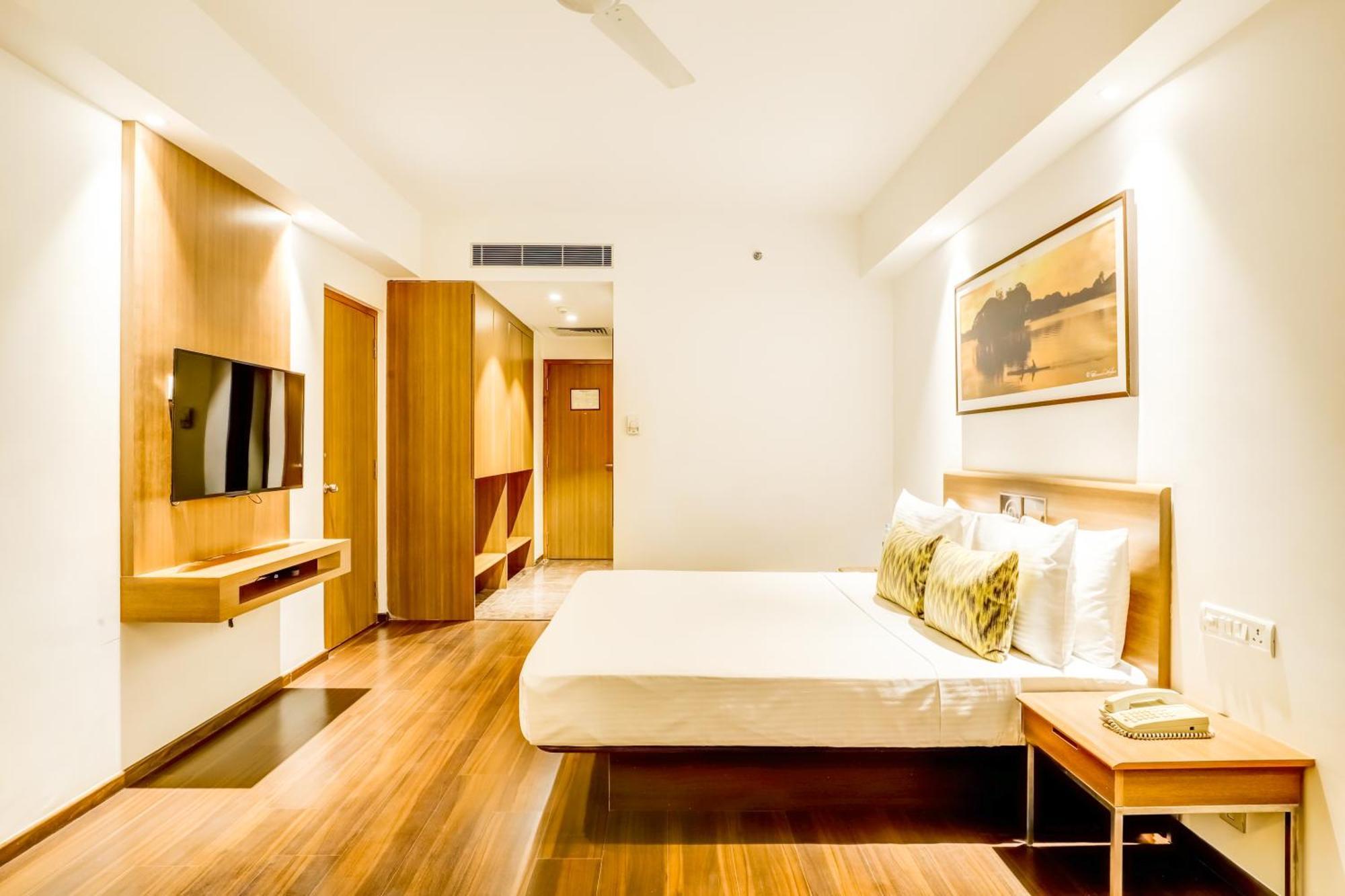 Lemon Tree Hotel Electronics City Bangalore Exterior photo
